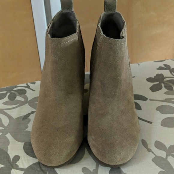 Dolce Vita Boots - Picture 2 of 4